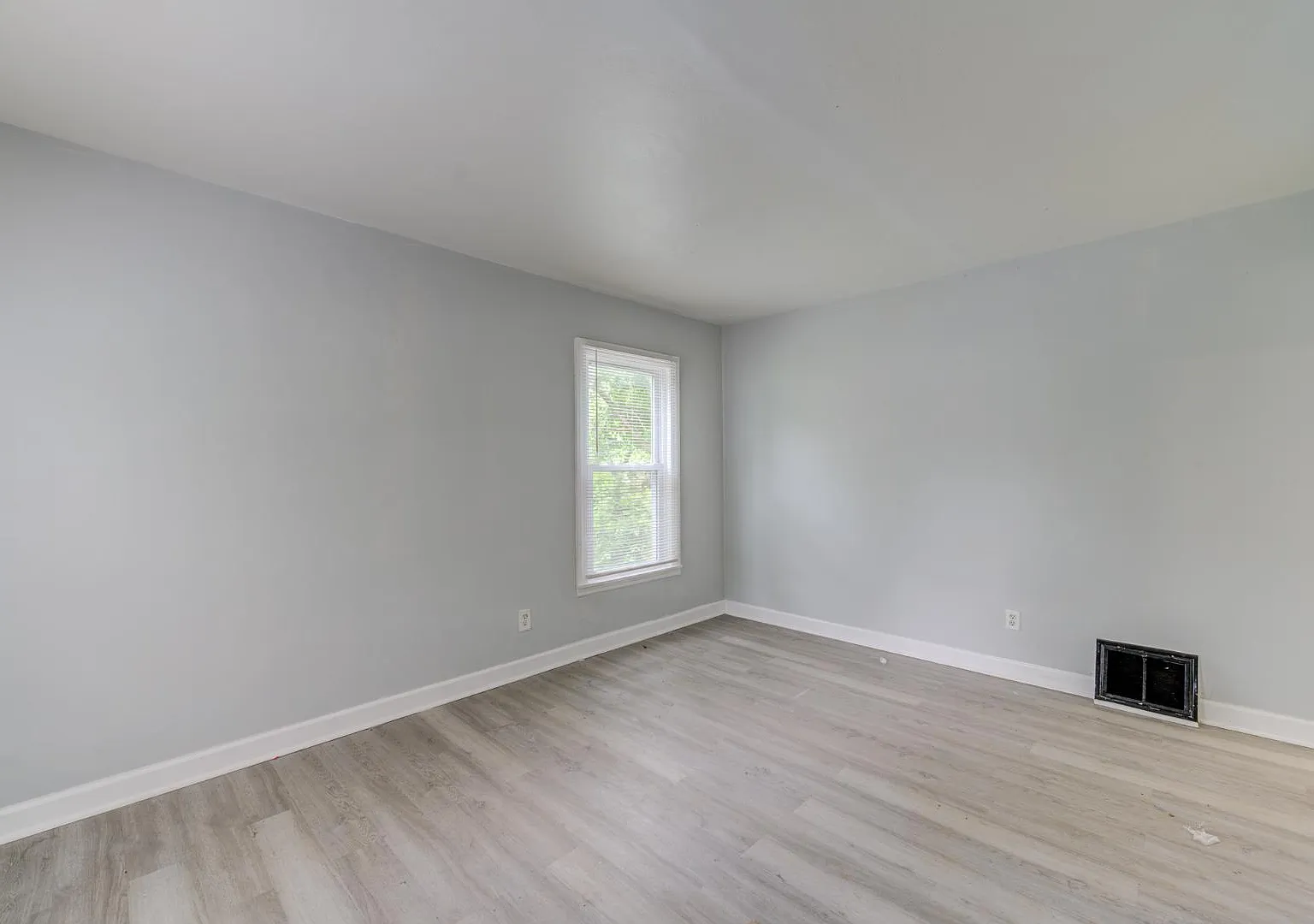 8067 Aline Ave — Photo 3