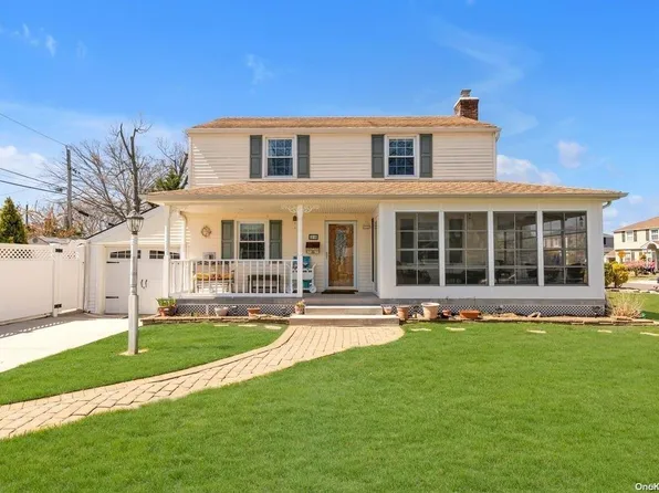 38 E Roydon Drive, Merrick, NY 11566