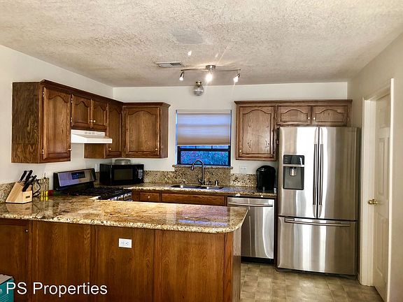 4th image of 6847 Forest Hills Dr NE