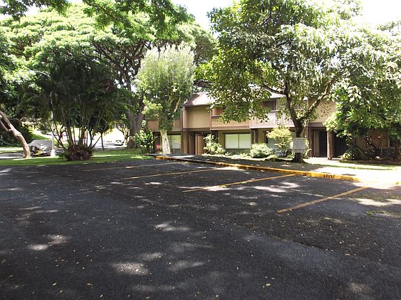 Front with 5 guest stalls