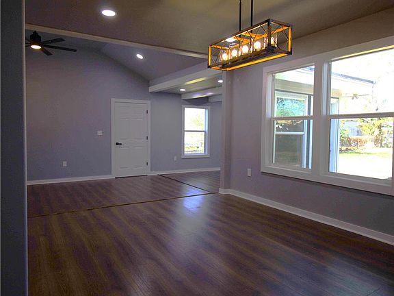 3rd image of 904 Lawndale Avenue