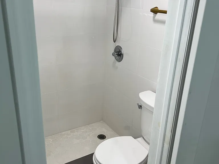 8 Thomas St #1 — Photo 15