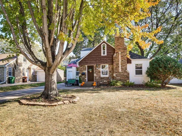 1744 Asbury St, Falcon Heights, MN 55113