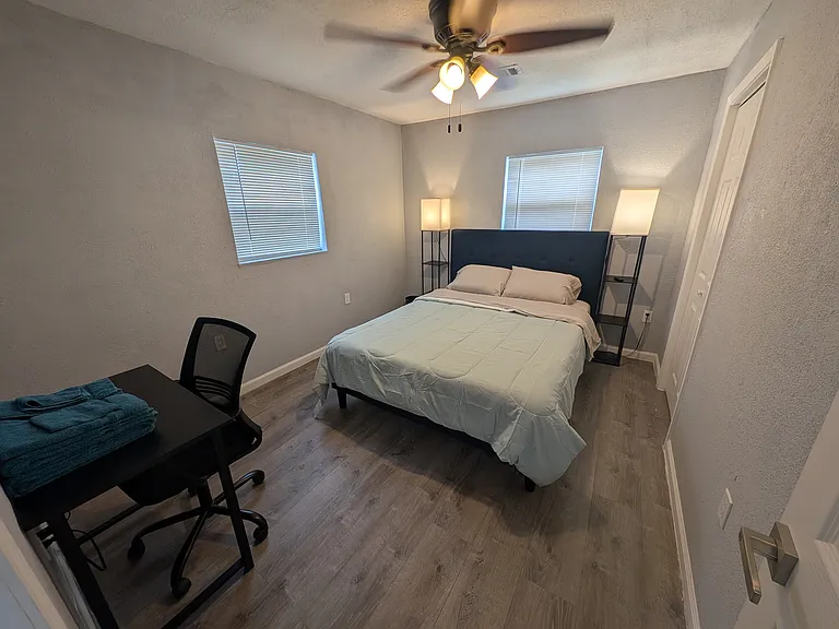 511 Goliad St — Photo 12