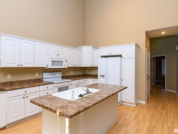 3rd image of 117 Beacon Harbor Pkwy