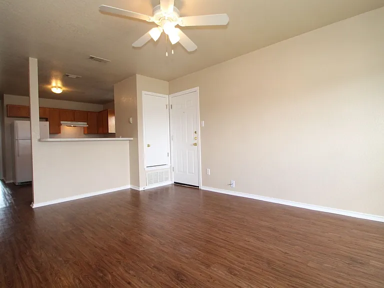 3904D Gus Dr — Photo 2