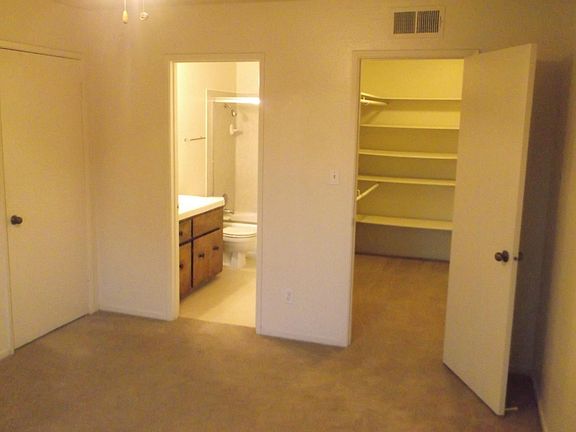2nd image of 5725 N Maroa Ave #112