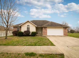 1326 E Rockwood St, Springfield, MO 65804