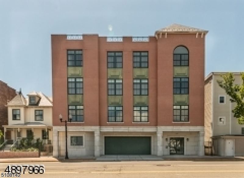 1st image of 192 Bloomfield Ave #3B