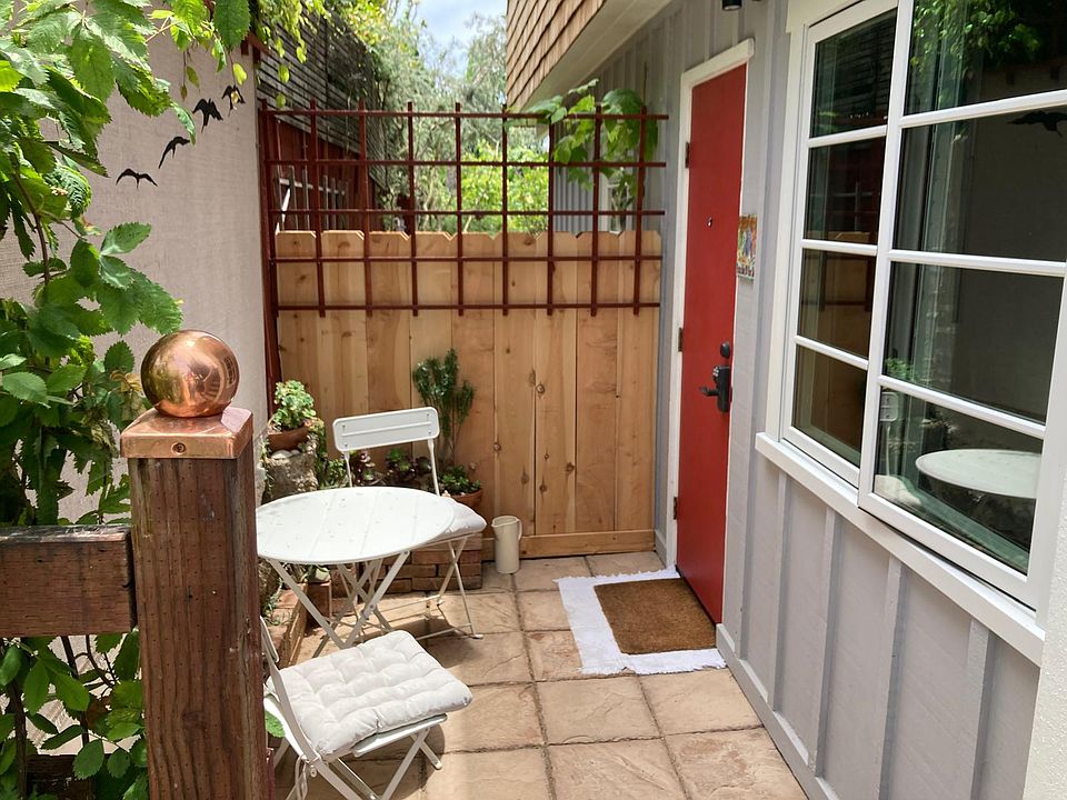 Private entrance and outdoor seating