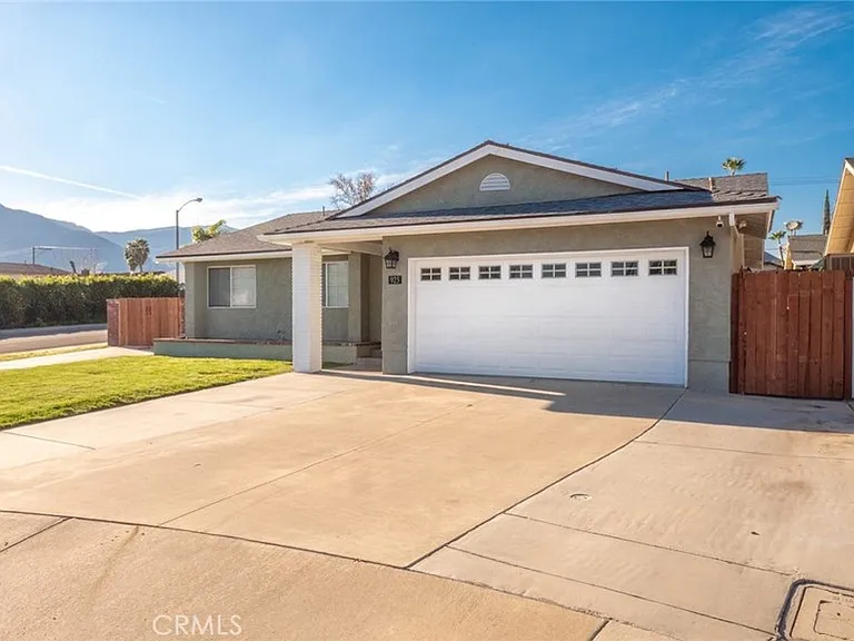 925 Diane Way — Photo 4