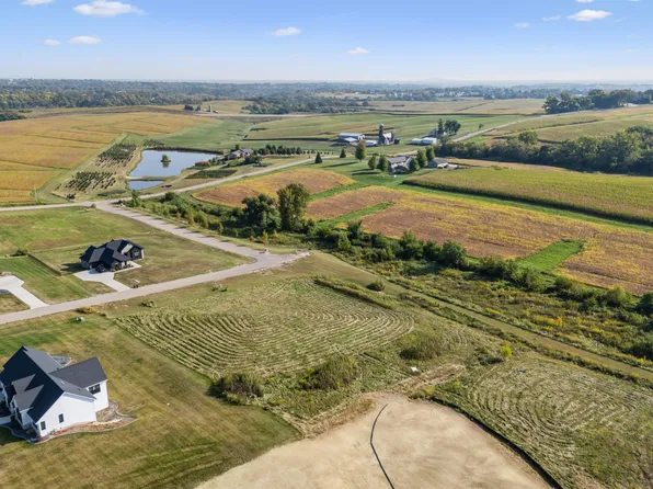 20&21 Oakland Ridge Ests, Dubuque, IA 52003