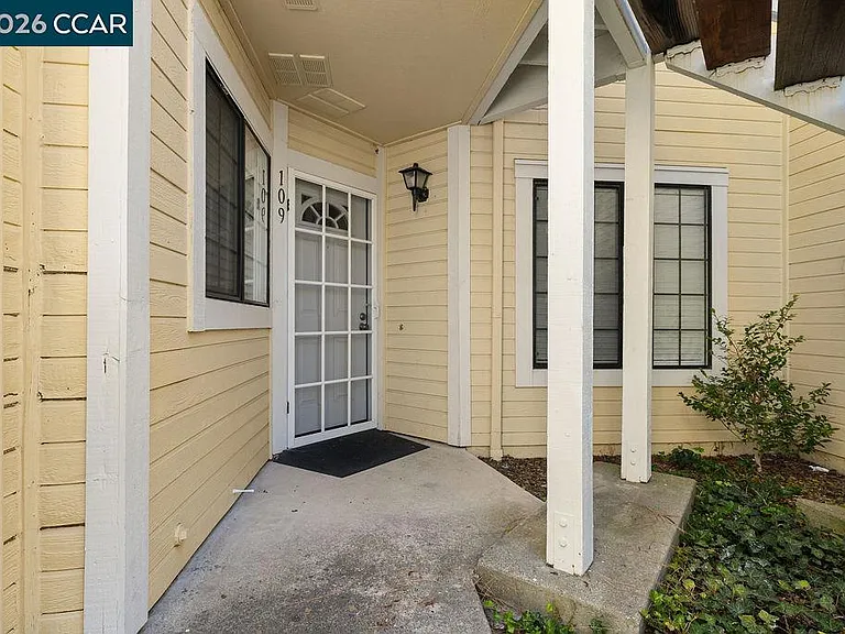 109 Devonwood — Photo 4