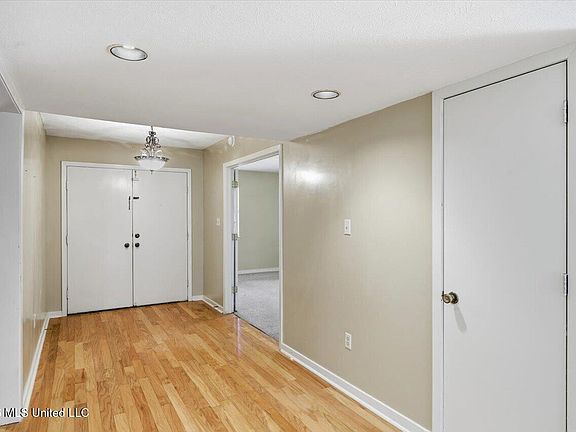 5th image of 5 Shore Dr