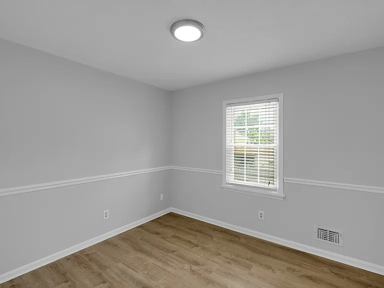 8605 Amerivan Dr — Photo 32
