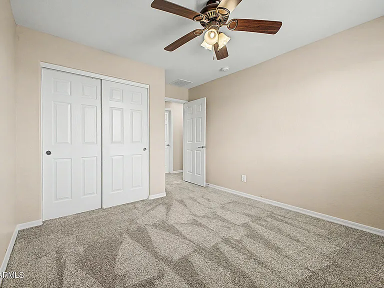 2531 E Eleana Ln — Photo 37