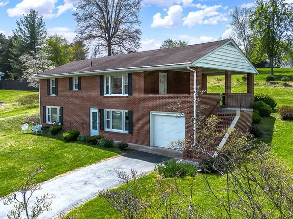 6 Hamric St, Lexington, VA 24450