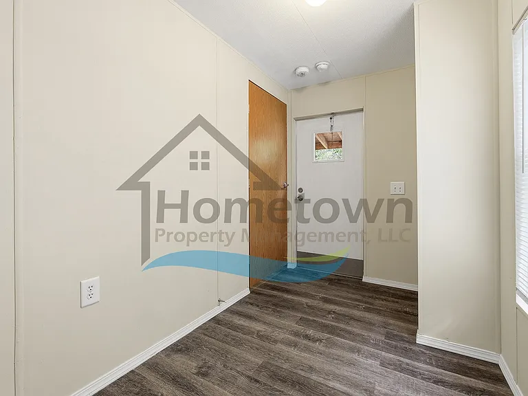 136 Cedar Hl — Photo 3