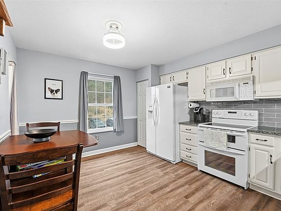 4th image of 424 Redwood Ct