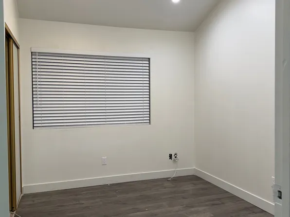 327 S Madison Way #B, Glendale, CA 91205