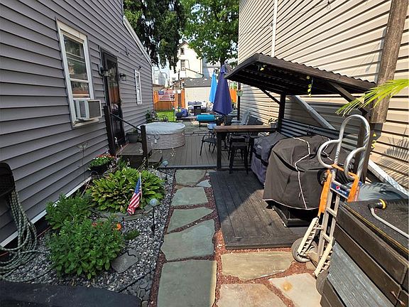 4th image of 135 Railroad St