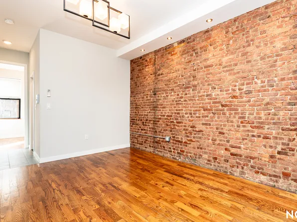 1553 De Kalb Avenue image 2 of 18