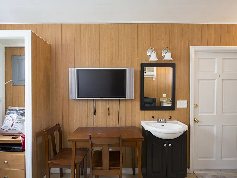 327 Margaret St #5 — Photo 3