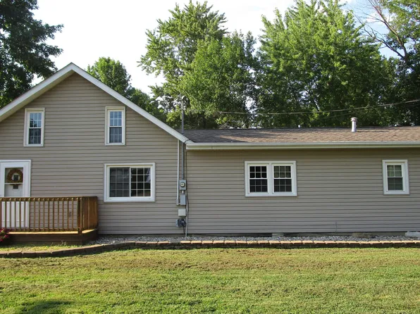 12 Fringetree Rd, Flora, IL 62839