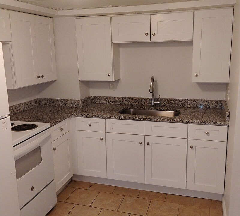 1st image of 190-192 Allen St S #6