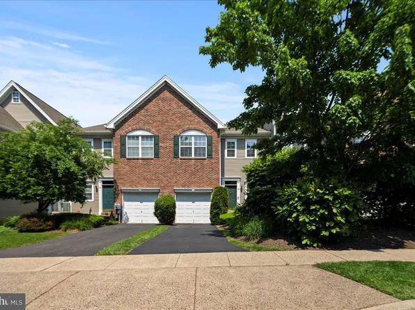 22 Heritage Hills Dr, Washington Crossing, PA 18977