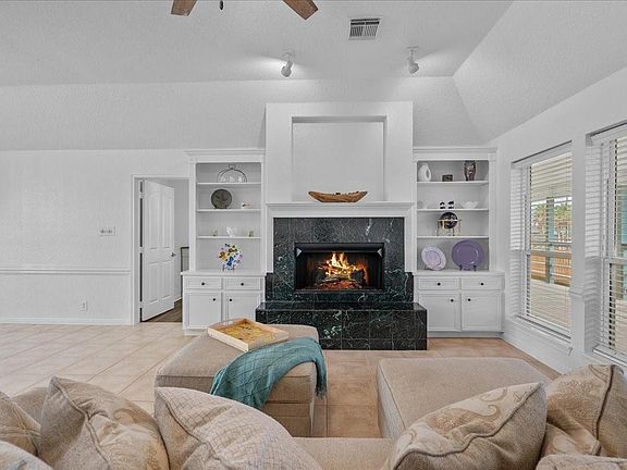 5th image of 933 Bonita Street