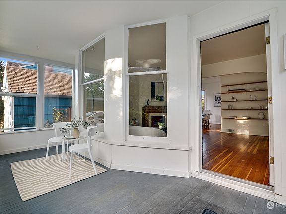 3rd image of 807 S Cushman Avenue
