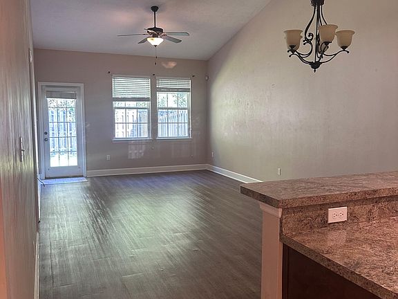 3rd image of 1013 Chase Creek Cir