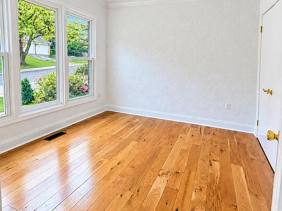3rd image of 13111 Glasgow Way