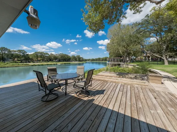 166 Lakeside Drive, Out of Area, TX 78155
