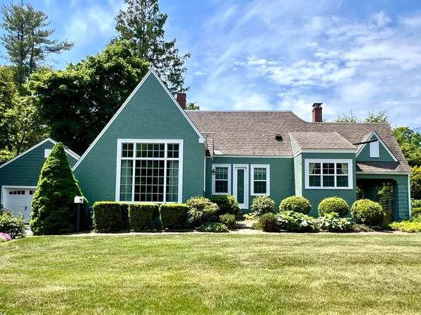 23 Winslow Road, Falmouth, ME 04105