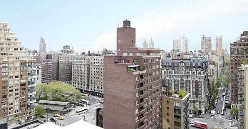4th image of 241 W 71st St