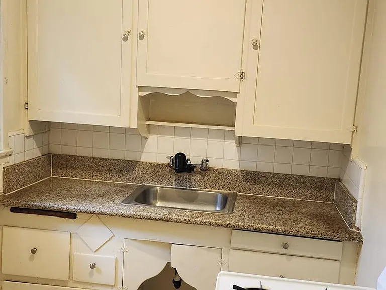 904 N Park Cir #8 — Photo 3
