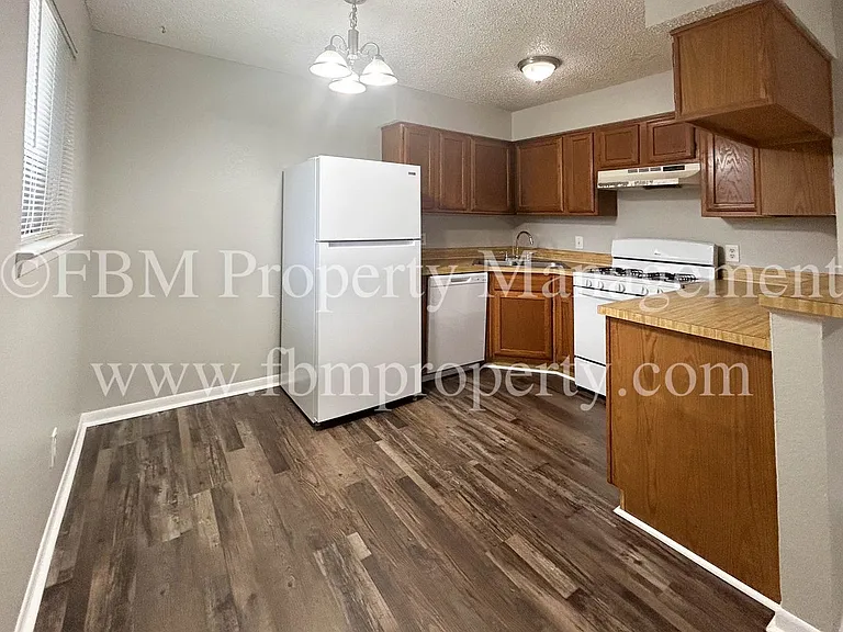 604 Walter Stephenson Rd #B — Photo 16