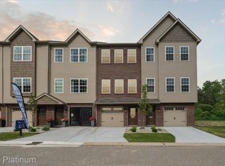 1689 Pinecroft Ln, Howell, MI 48855