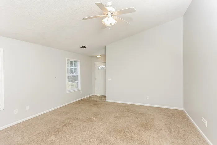 3 bed, 2.0 bath, 1130 sqft, $1,725 — Photo 2