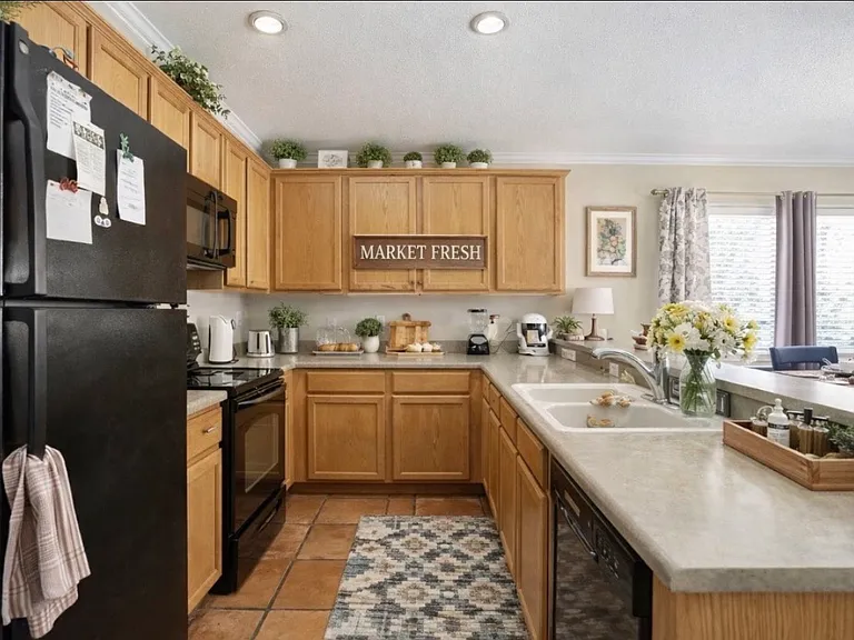 7825 W San Miguel Ave — Photo 5