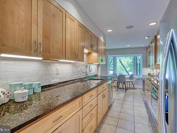 4th image of 1215 N Nash St #1