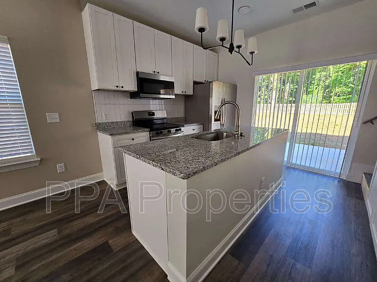 402 Giles St #B — Photo 25