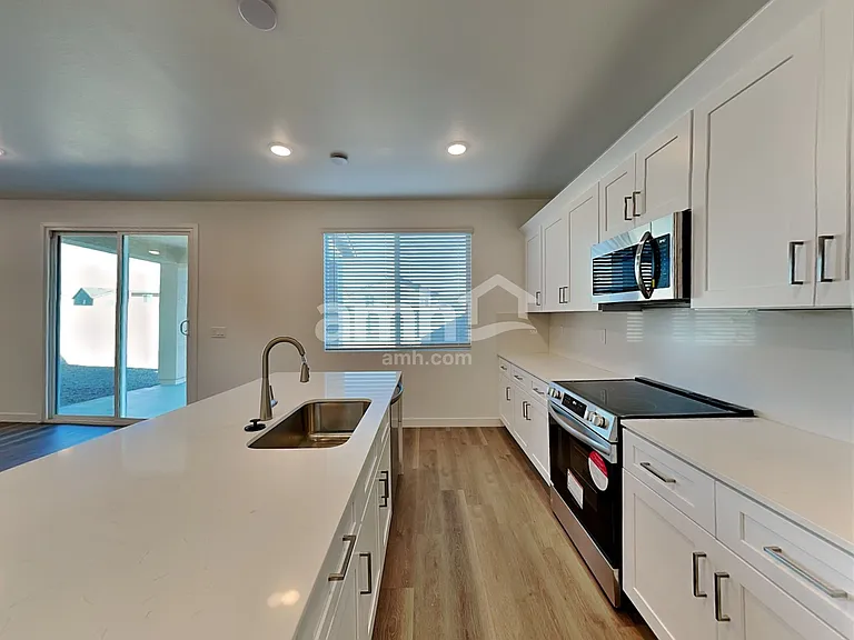 12523 W Flynn Ln — Photo 4