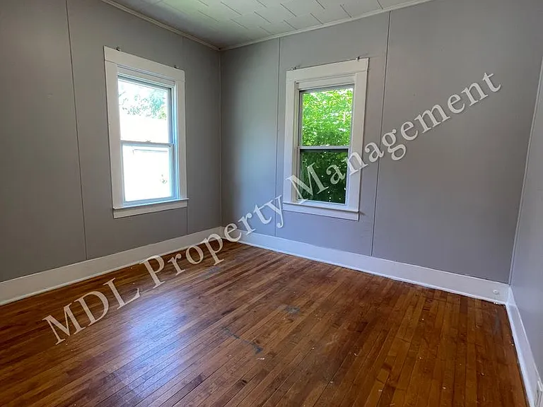 1108 W Holland Ave — Photo 12