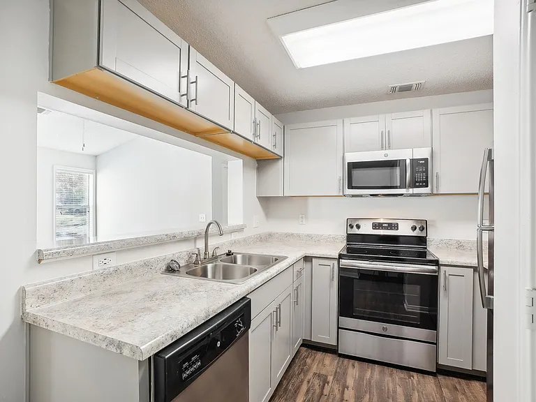 Cambridge Park Apartments — Photo 3
