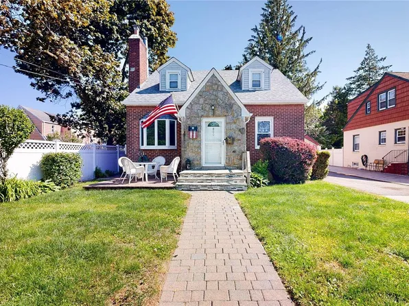 800 Wesley Street, North Baldwin, NY 11510