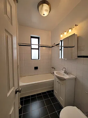 Rented by R New York | media 8