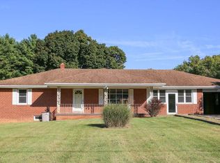 76 Berry Farm Rd, Staunton, VA 24401